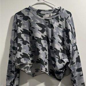 camo cropped long sleeve